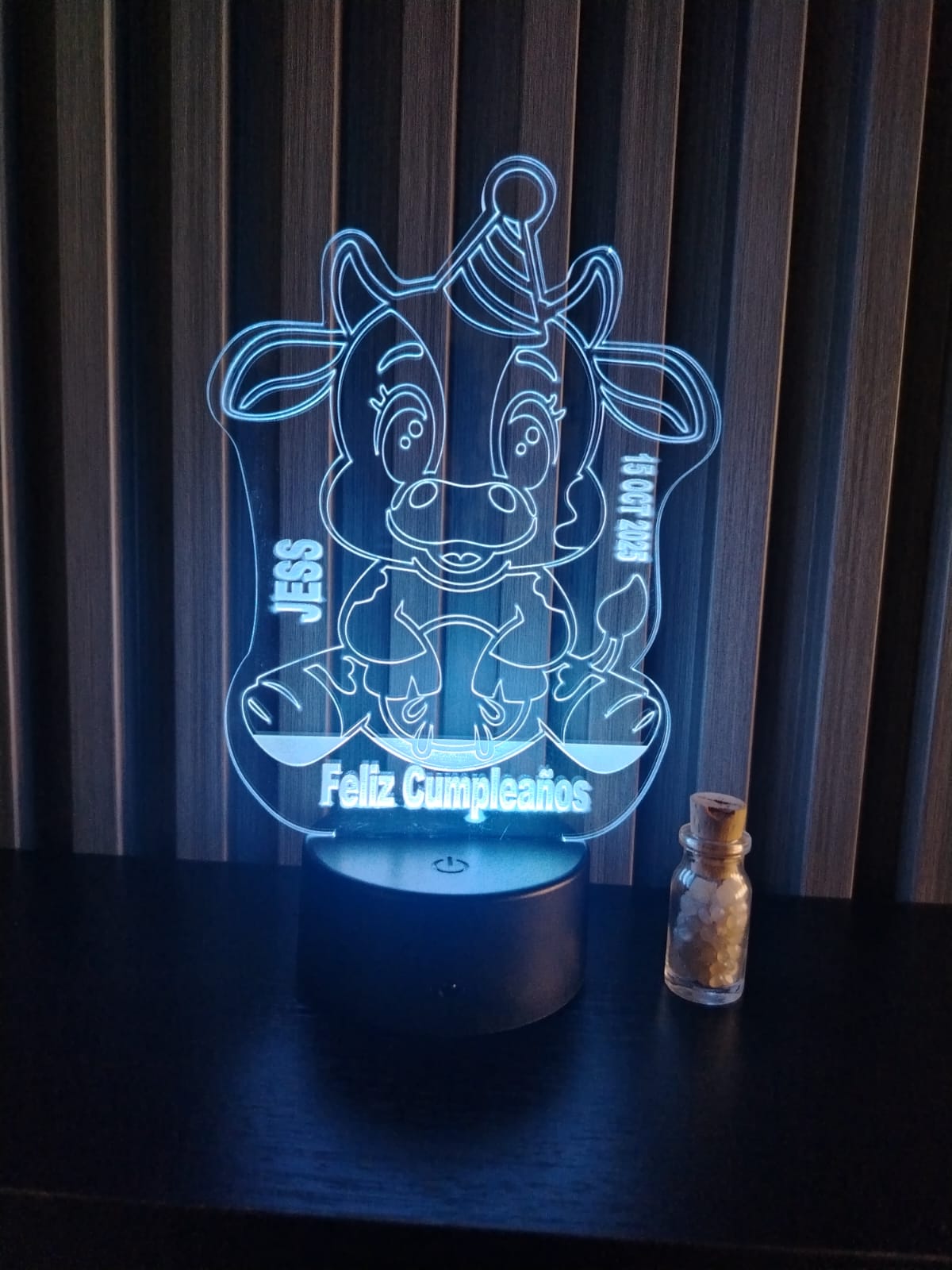 Detalle del grabado láser en acrílico